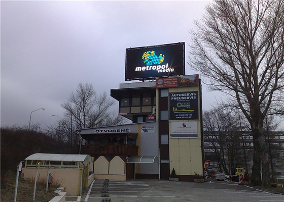 P8mm Outdoor LED Advertising Screen 7000mcd brightness Support Multiplied File Formats