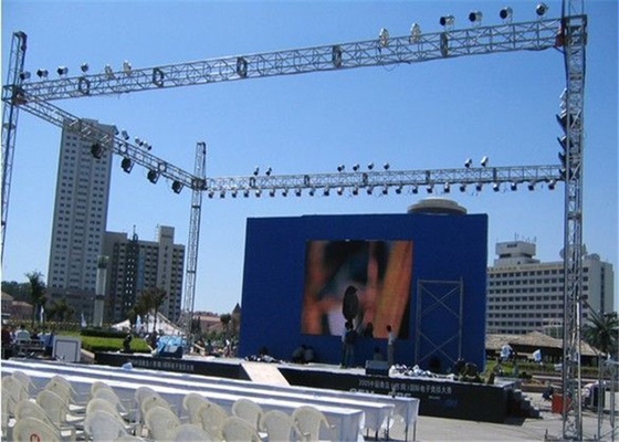 Energy Saving  P3.91 Outdoor Rental LED Display 3840Hz Super 4K Vertical Type Cabinet Splicing Structure